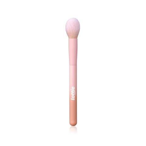 tapered highlighter brush product from Lottie