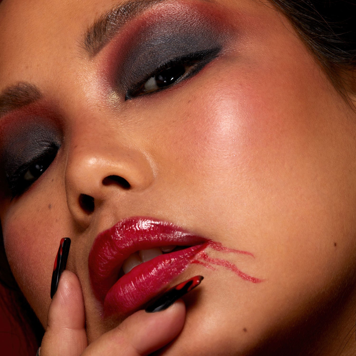 the vampire diaries x love sucks eyeshadow palette